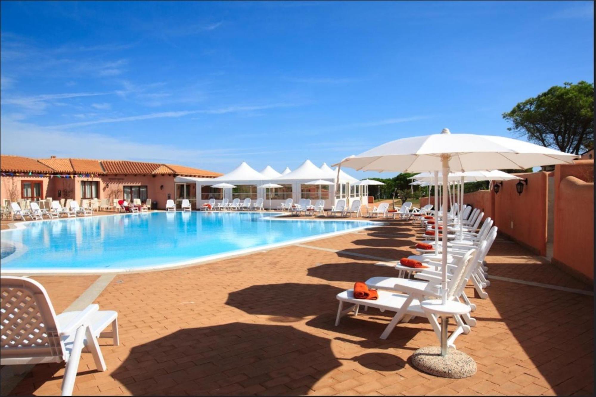 Residence Baia Dei Mirti Vignola Mare Bagian luar foto