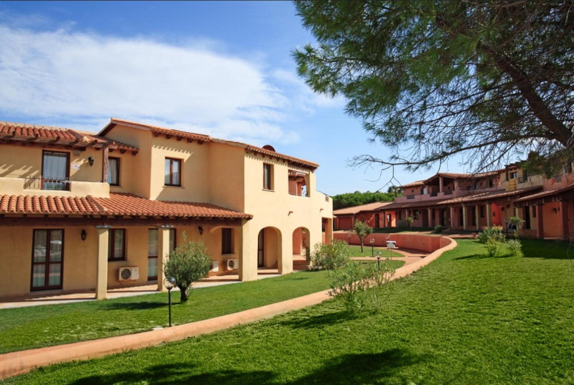 Residence Baia Dei Mirti Vignola Mare Bagian luar foto
