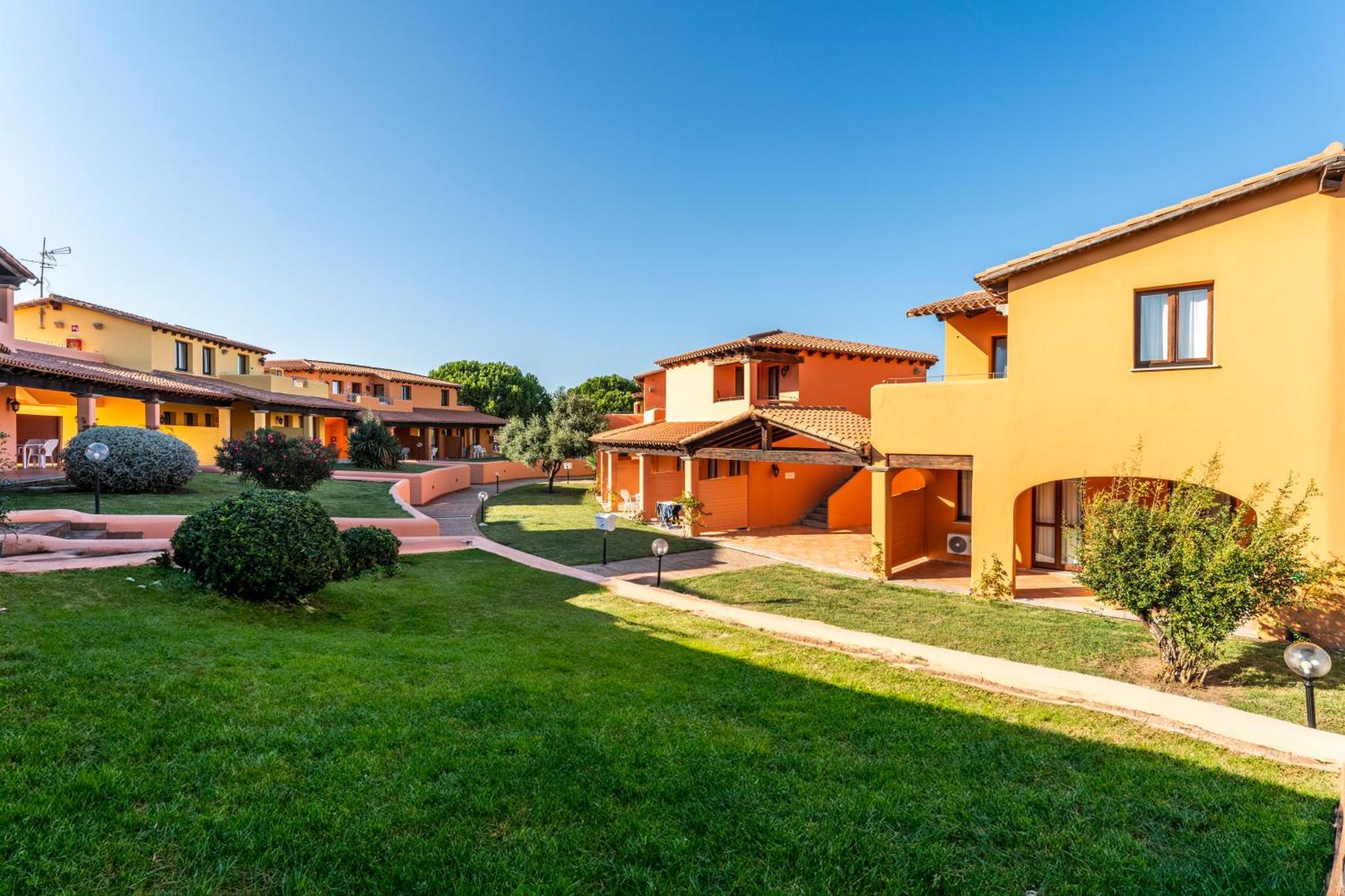 Residence Baia Dei Mirti Vignola Mare Bagian luar foto