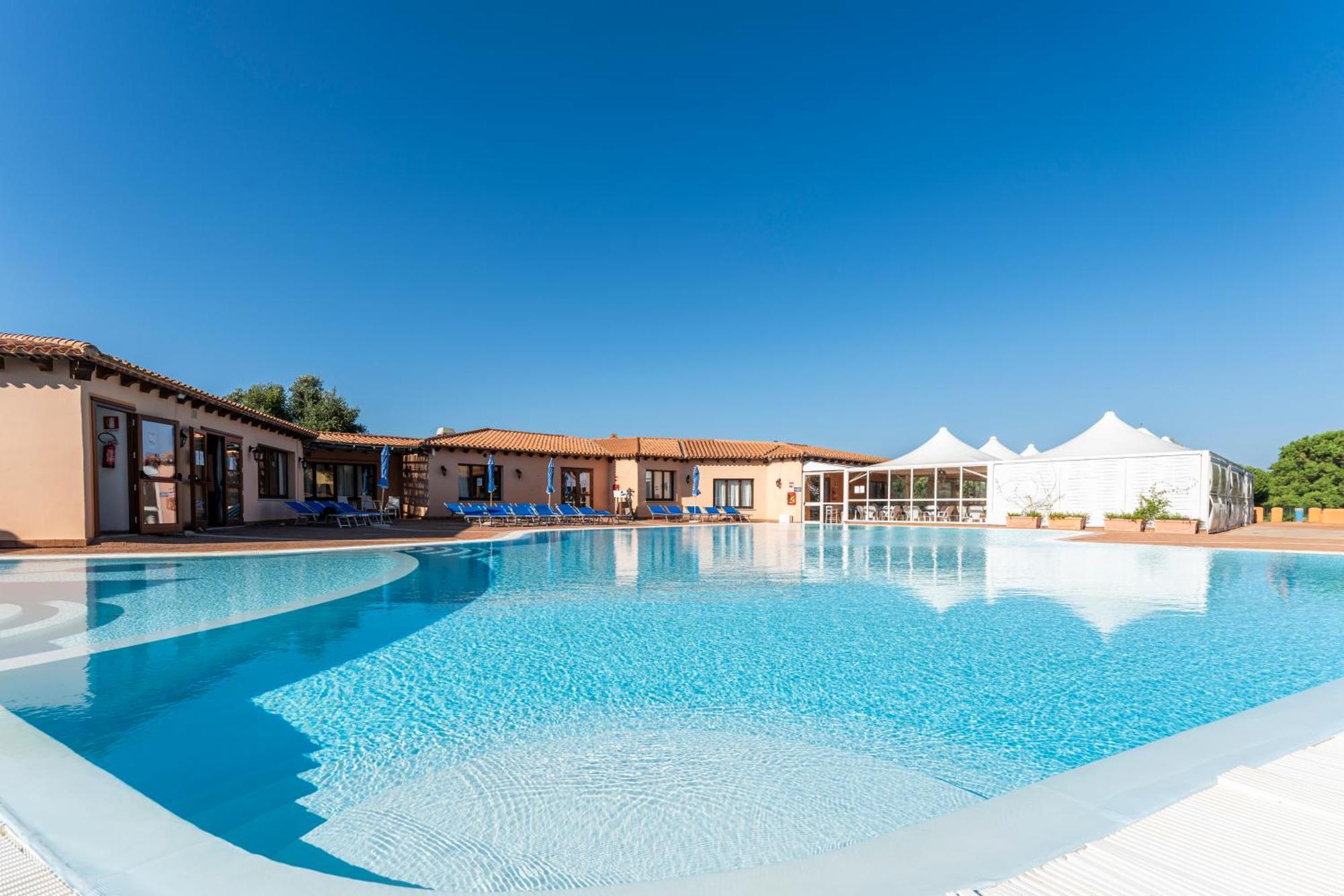 Residence Baia Dei Mirti Vignola Mare Bagian luar foto