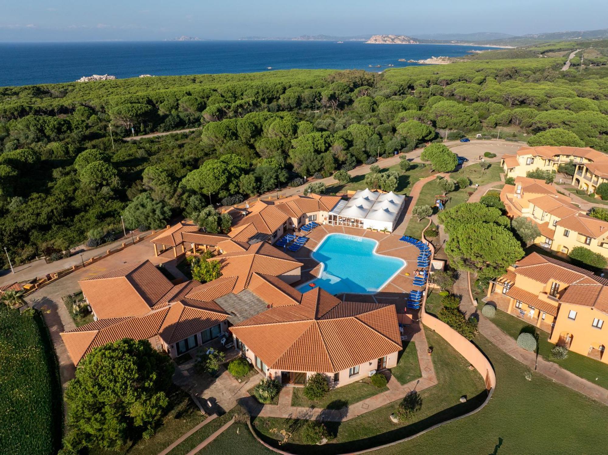 Residence Baia Dei Mirti Vignola Mare Bagian luar foto