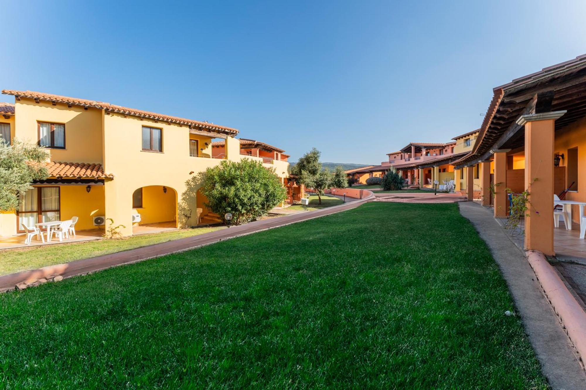 Residence Baia Dei Mirti Vignola Mare Bagian luar foto