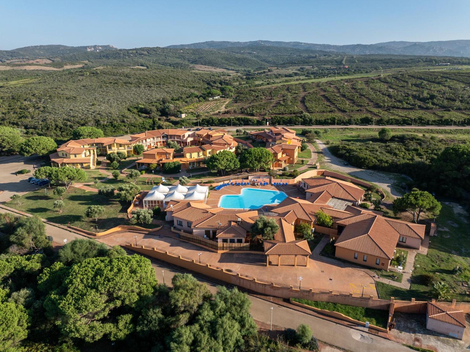 Residence Baia Dei Mirti Vignola Mare Bagian luar foto