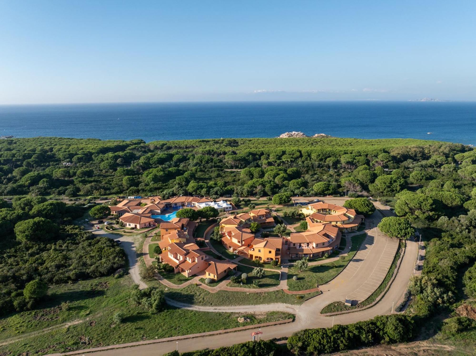 Residence Baia Dei Mirti Vignola Mare Bagian luar foto