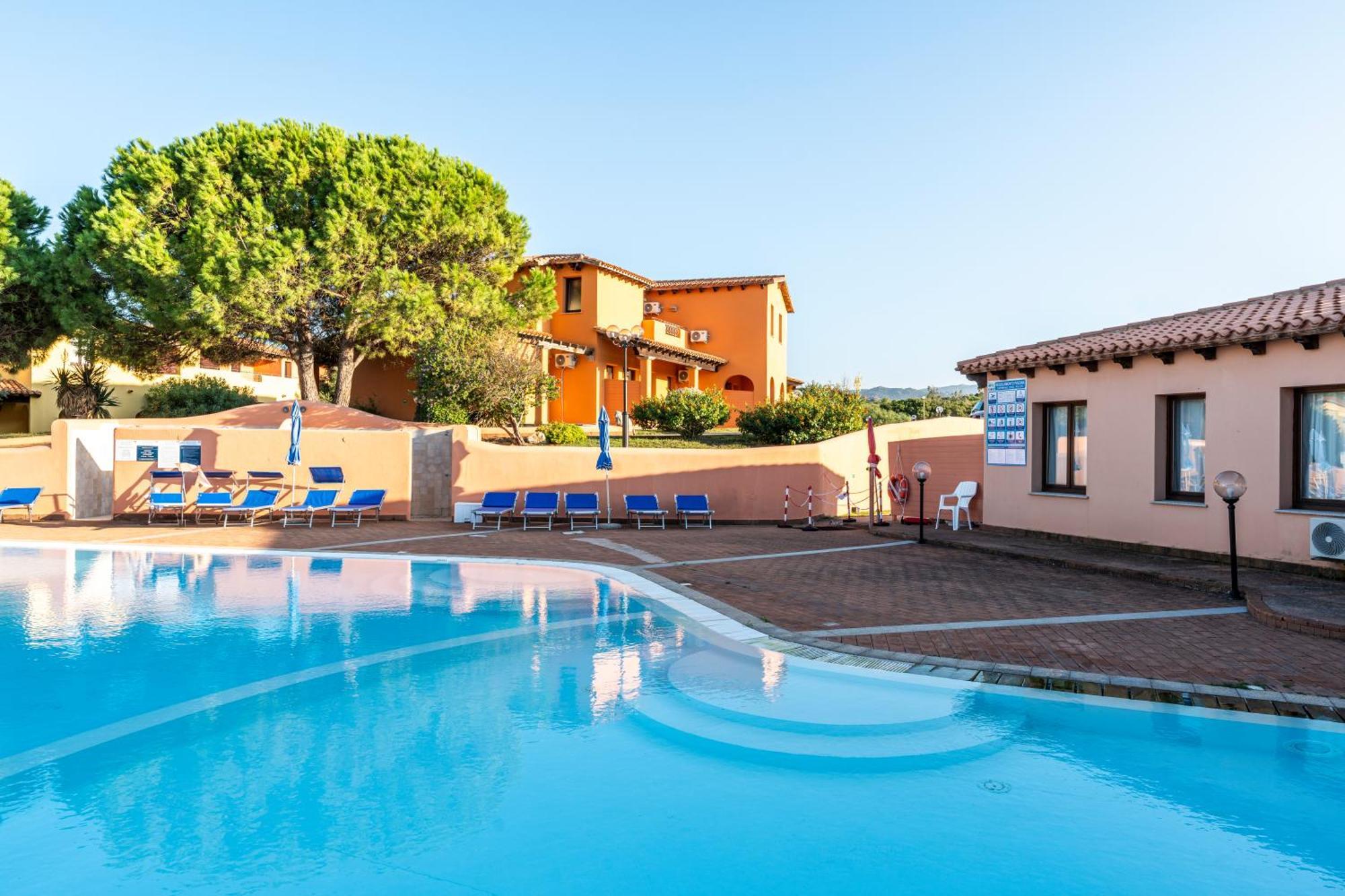Residence Baia Dei Mirti Vignola Mare Bagian luar foto
