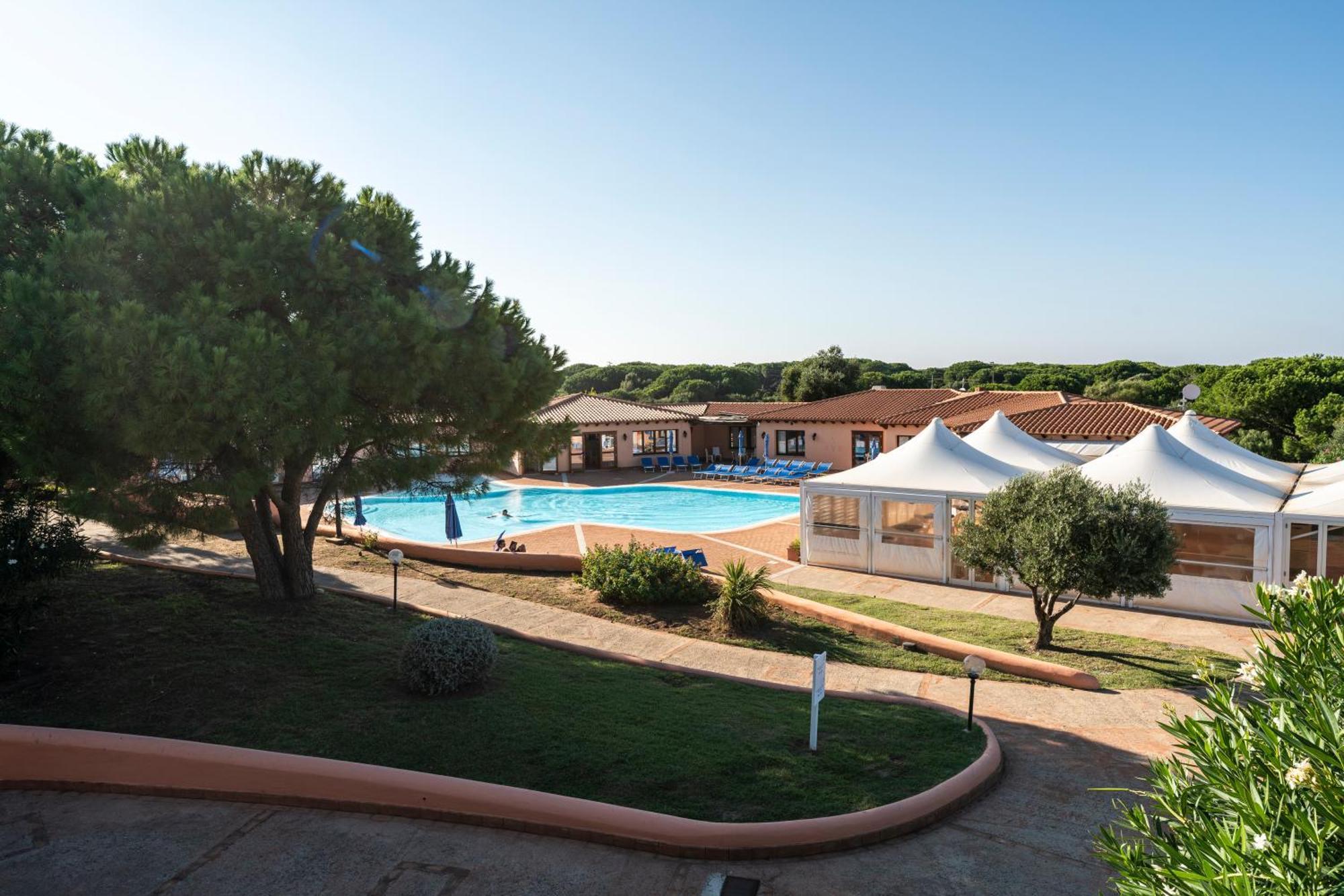 Residence Baia Dei Mirti Vignola Mare Bagian luar foto
