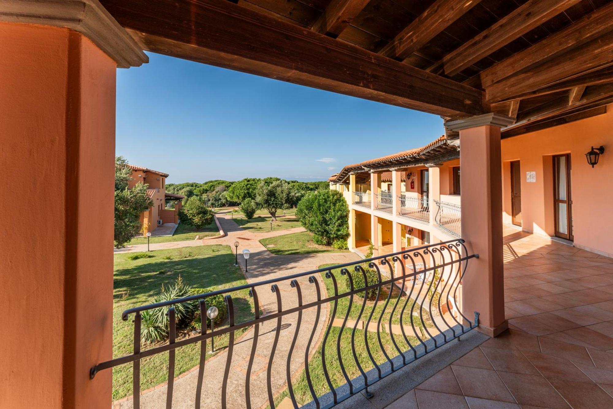 Residence Baia Dei Mirti Vignola Mare Bagian luar foto