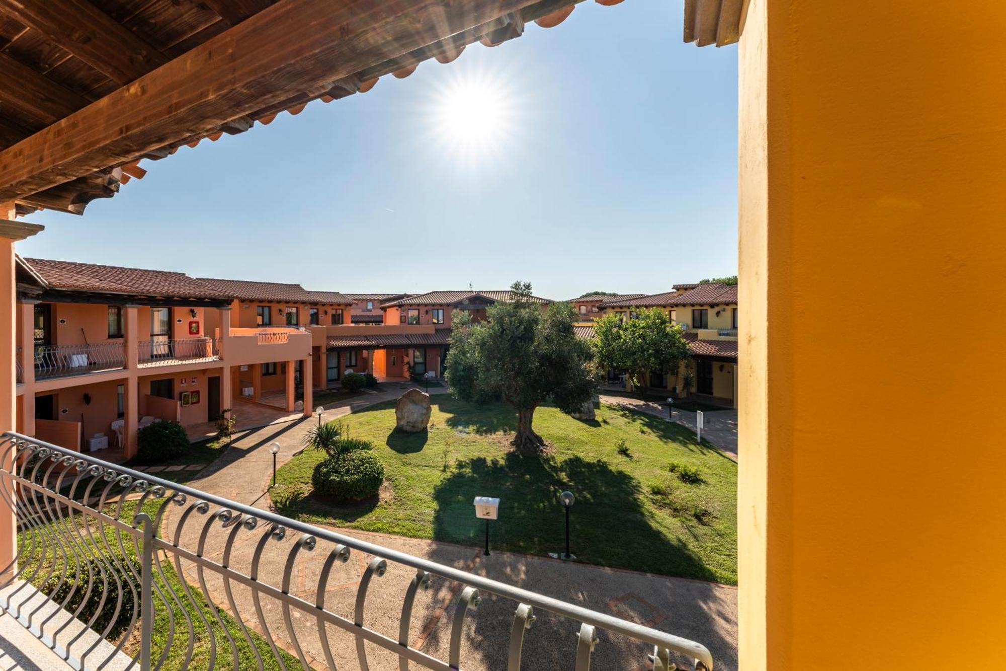 Residence Baia Dei Mirti Vignola Mare Bagian luar foto