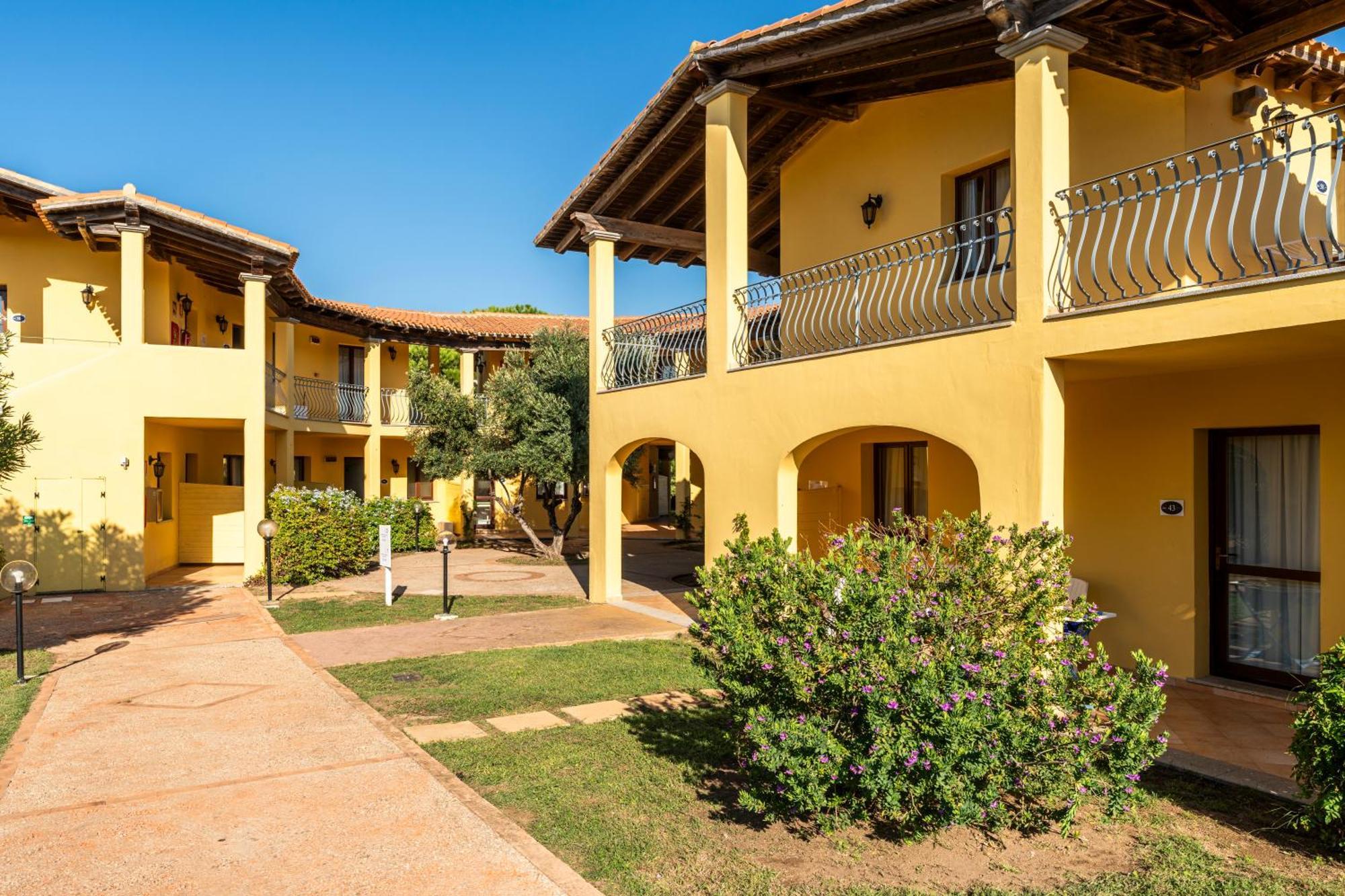 Residence Baia Dei Mirti Vignola Mare Bagian luar foto