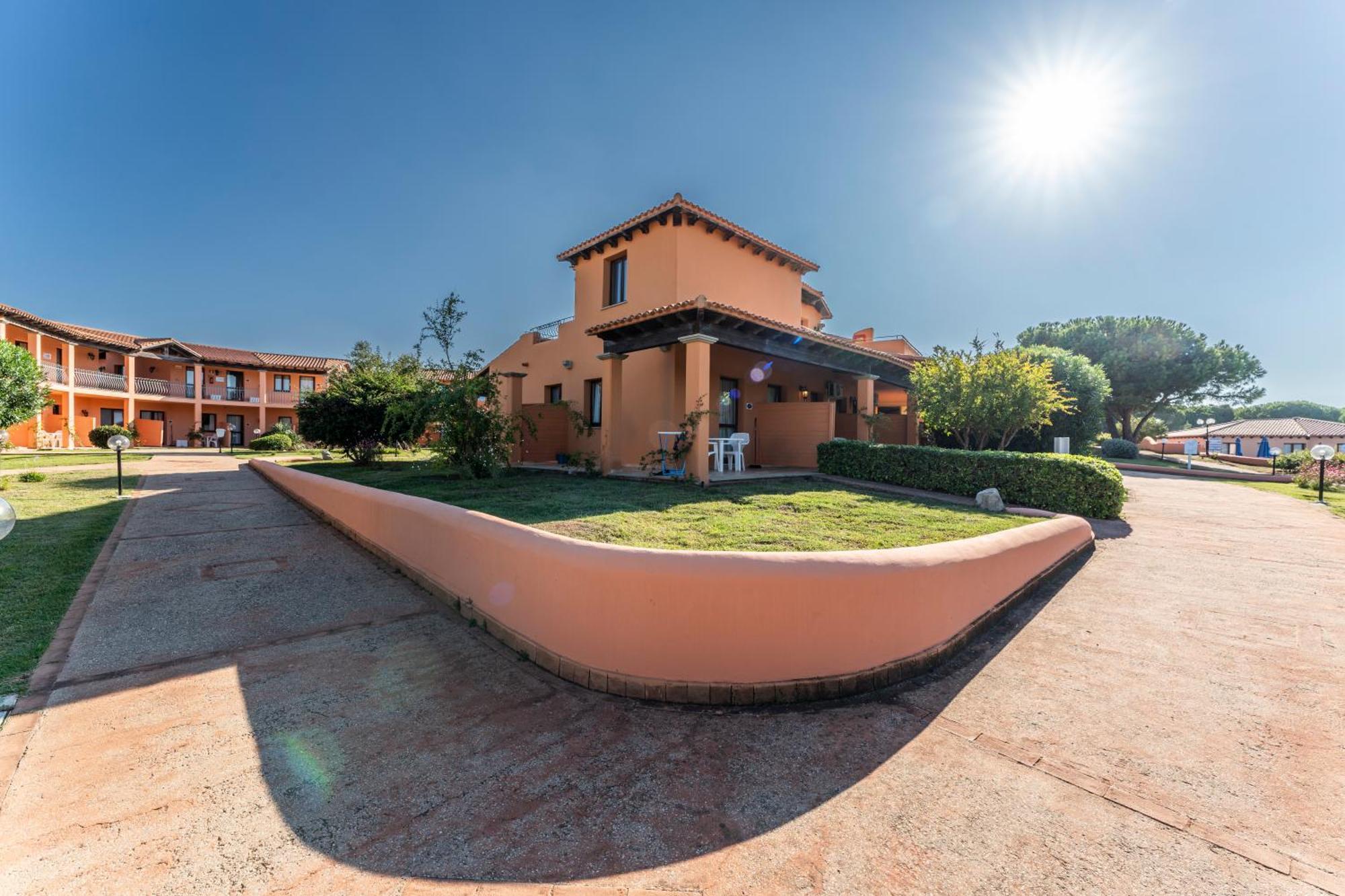 Residence Baia Dei Mirti Vignola Mare Bagian luar foto