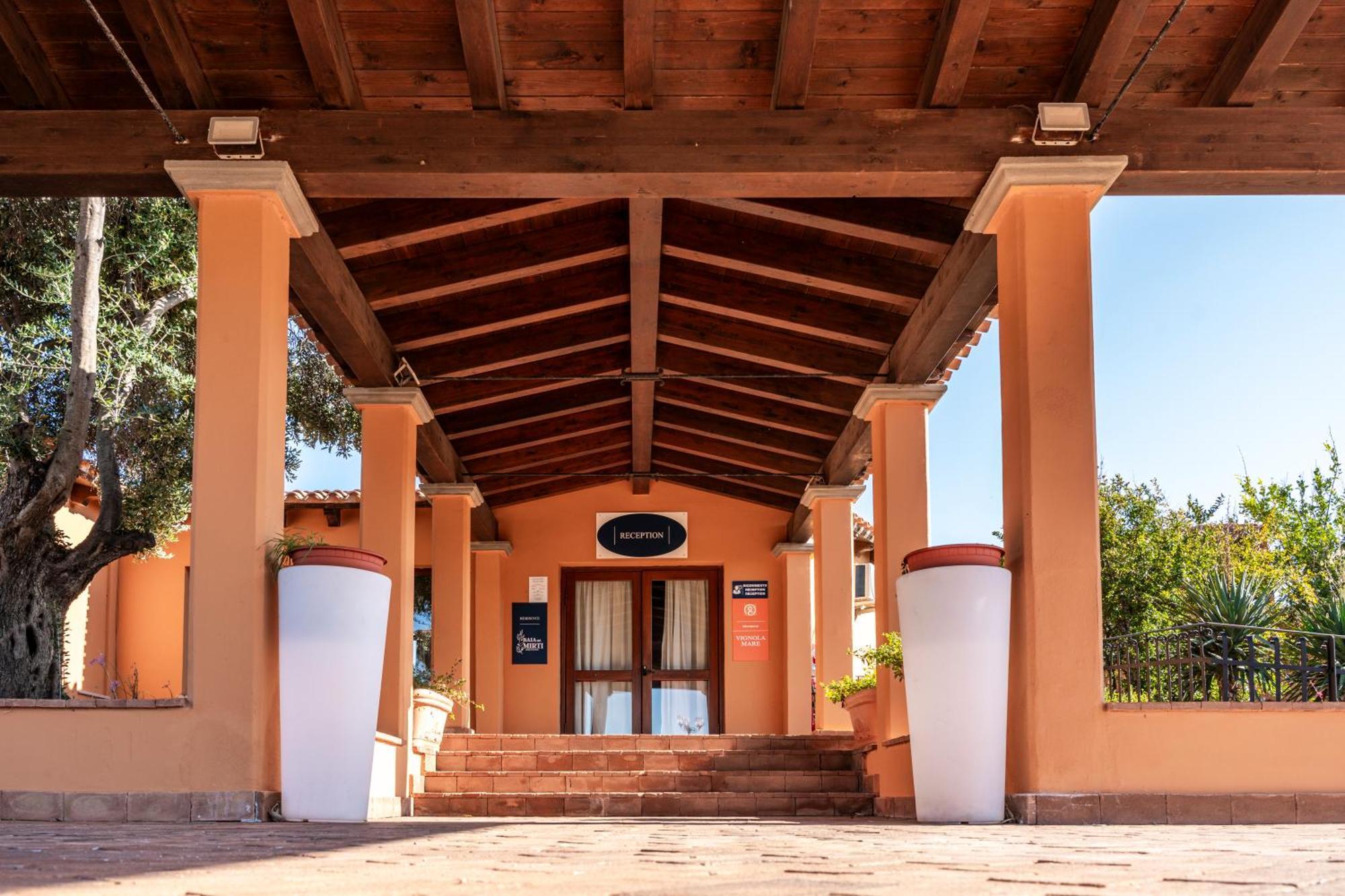 Residence Baia Dei Mirti Vignola Mare Bagian luar foto