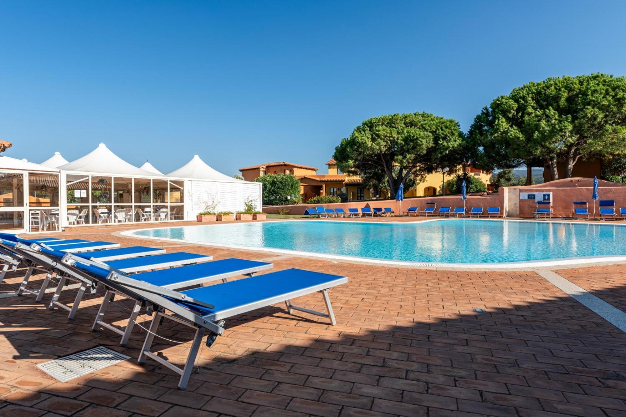 Residence Baia Dei Mirti Vignola Mare Bagian luar foto